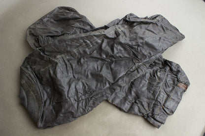 WW2 Tysk Gas "Slag"/armbeskyttere. Godt stemplet. Godt display til en gasmaske. Original.