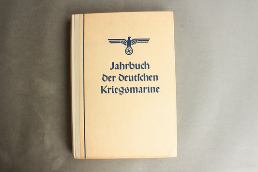 WW2 Tysk Kriegsmarine "Jahrbuch der deutschen Kriegsmarine" Bog. Original.