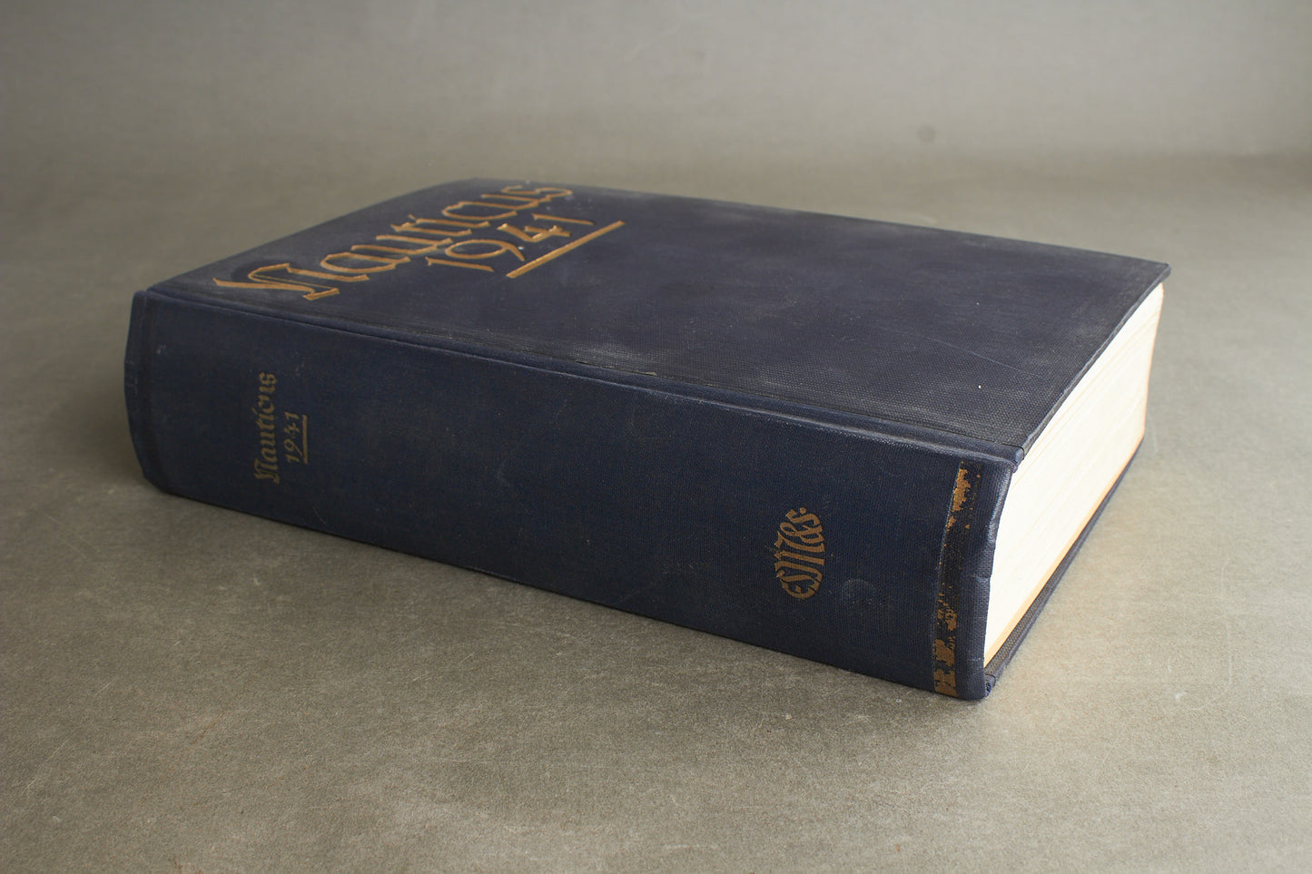 WW2 Tysk Kriegsmarine "Nauticus 1941". Gave fra Kpt.z.See Hugo v. Waldeyer-Hartz. Original.