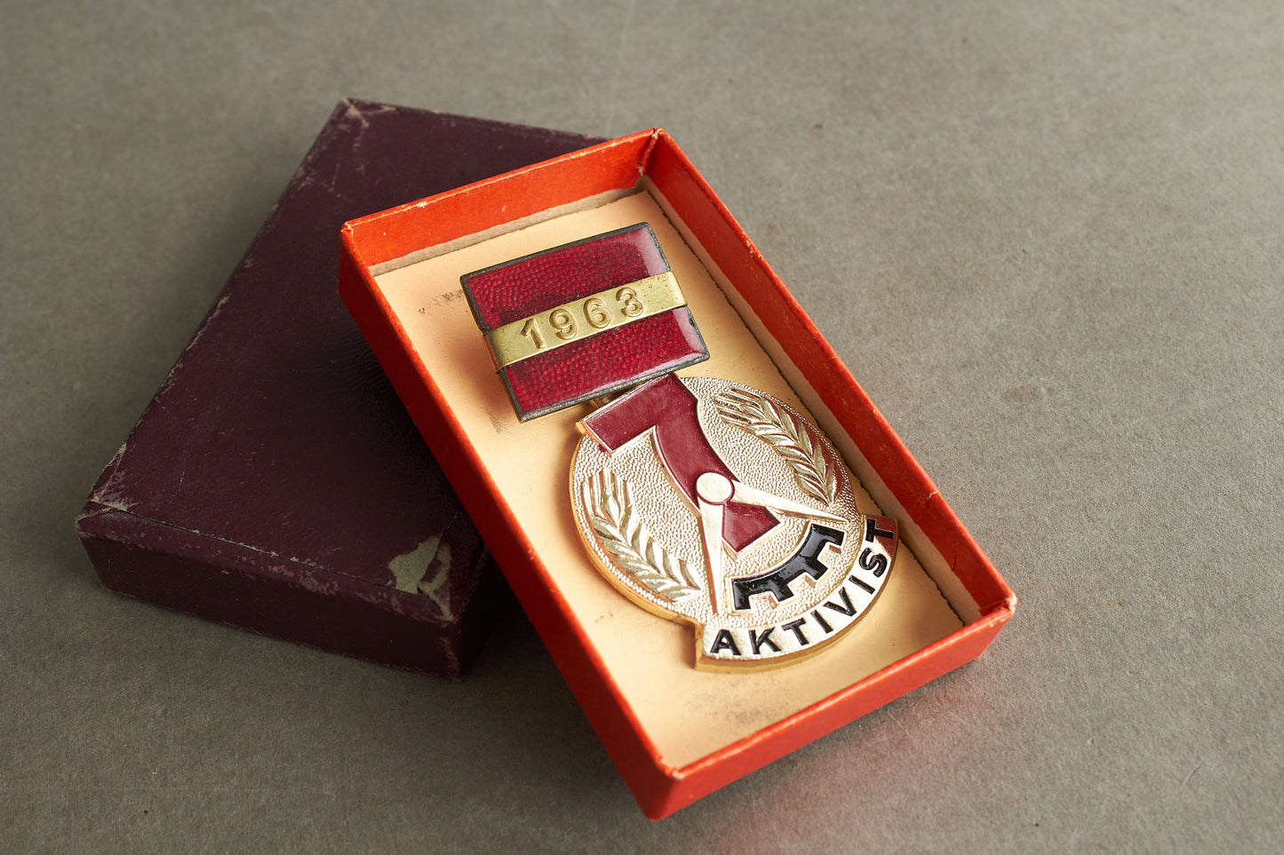 Østtysk DDR Medalje i æske. Original.
