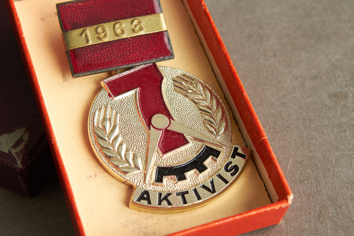 Østtysk DDR Medalje i æske. Original.