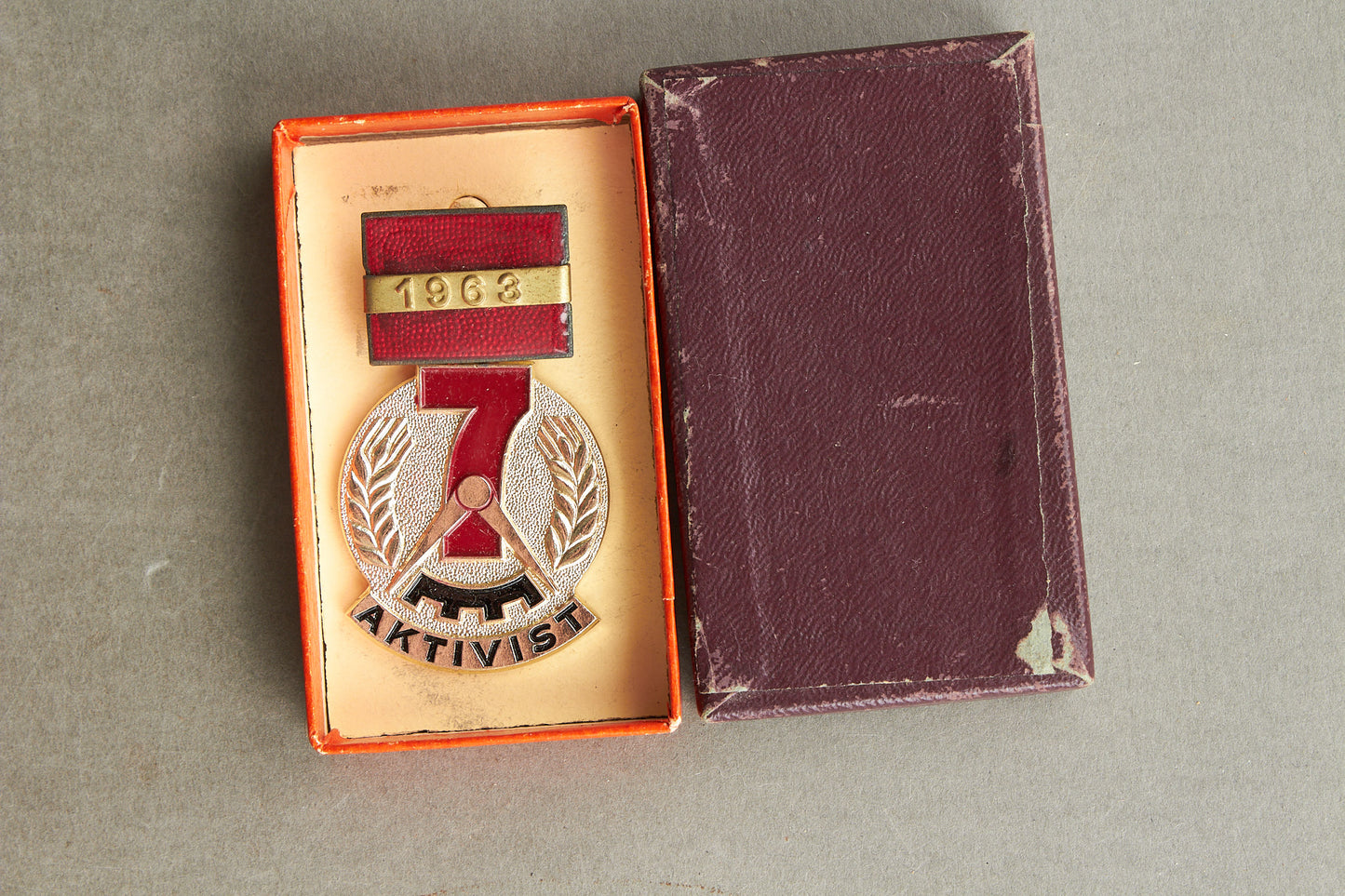 Østtysk DDR Medalje i æske. Original.