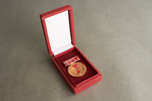 Østtysk DDR Medalje i æske. Original.