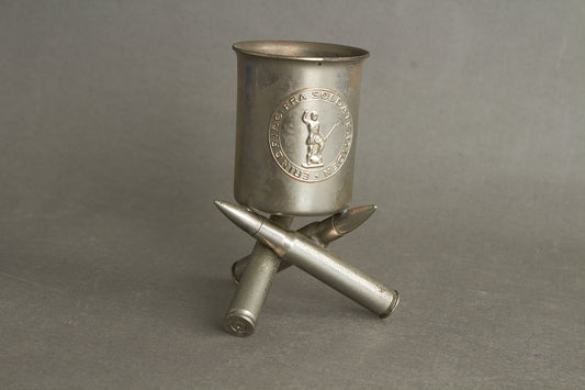 WW2 Dansk Militær Bæger med Landsoldaten. Original.