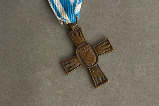 Vesttysk Bayersk "Bayerisches Feuerwehr-Ehrenkreuz" i Bronze Medalje. Original.