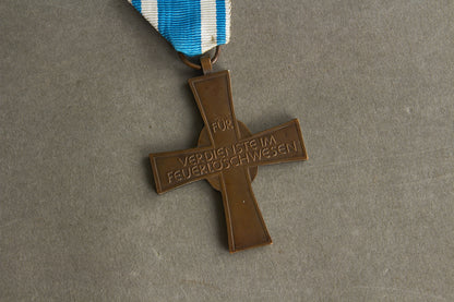 Vesttysk Bayersk "Bayerisches Feuerwehr-Ehrenkreuz" i Bronze Medalje. Original.