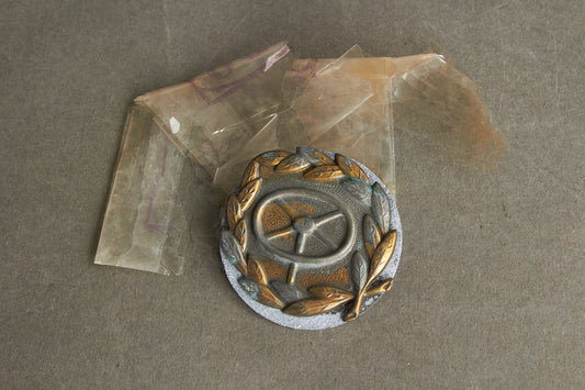 WW2 Tysk "Kraftfahrbewährungsabzeichen in Bronze" i LDO celluloid omslag. Original.