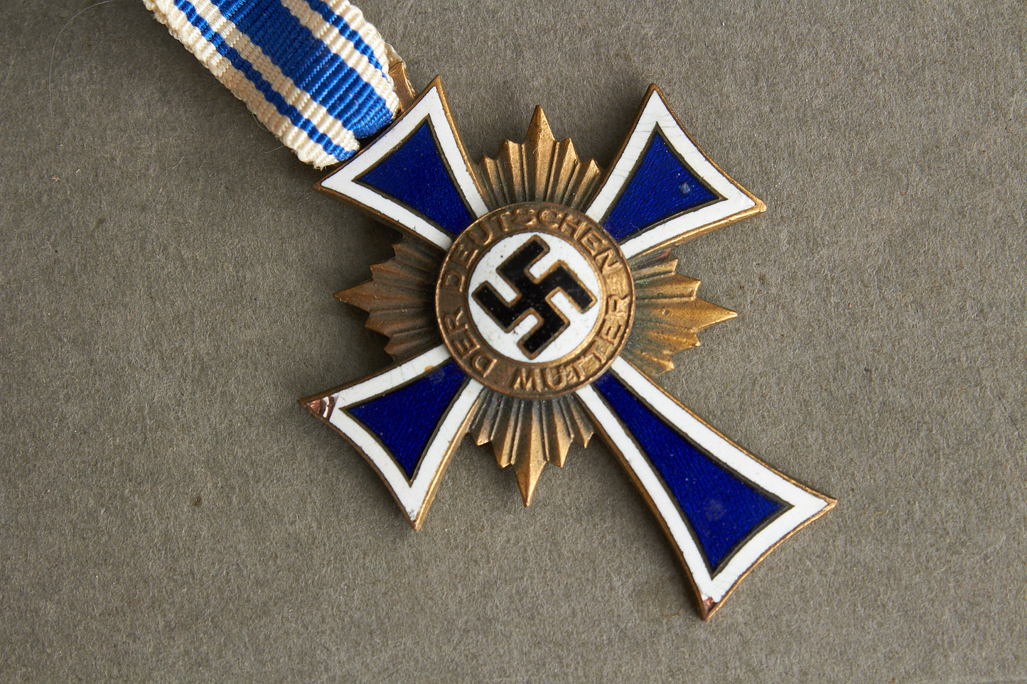 WW2 Tysk Mutterkreuz i Bronze. Original.