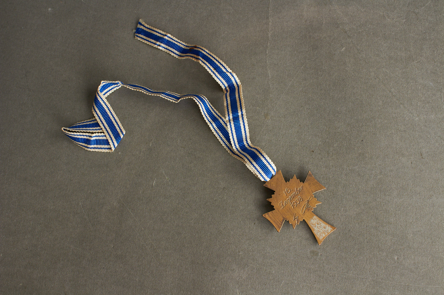 WW2 Tysk Mutterkreuz i Bronze. Original.