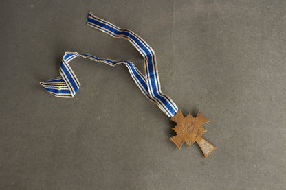 WW2 Tysk Mutterkreuz i Bronze. Original.