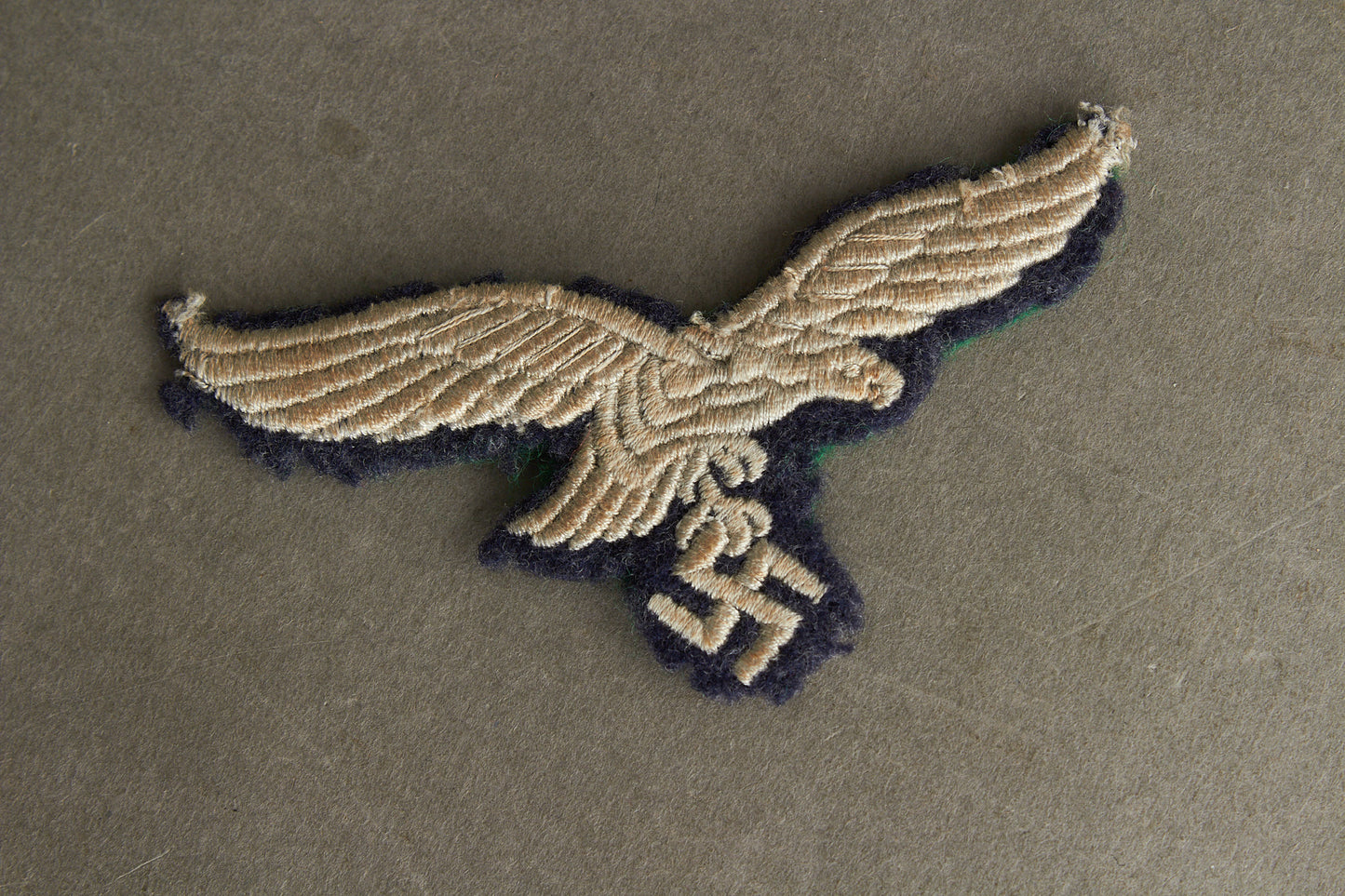 WW2 Tysk Luftwaffe Brystørn. Har været limet op på filt. Original.