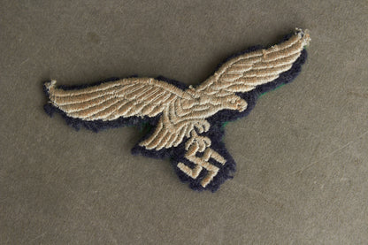WW2 Tysk Luftwaffe Brystørn. Har været limet op på filt. Original.