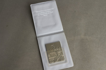 Østtysk DDR VA "Volksarmee" lille plakette. Original.