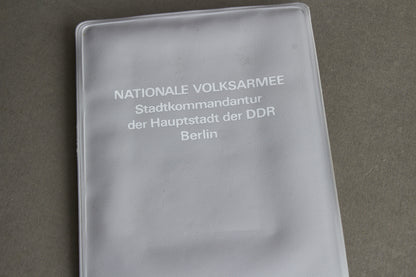 Østtysk DDR VA "Volksarmee" lille plakette. Original.