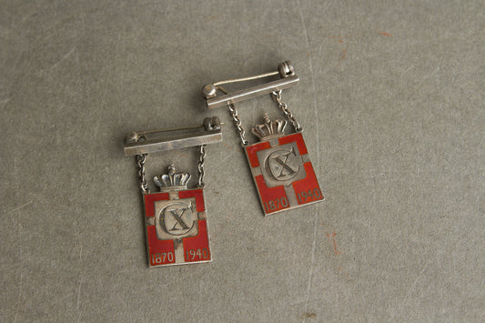 WW2 Danske Georg Jensen Kongemærker i ægte sølv. Original.
