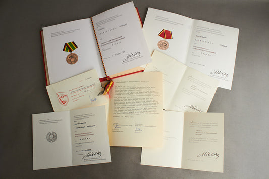 Østtysk DDR Urkunde Lot. Flere gode. Original.