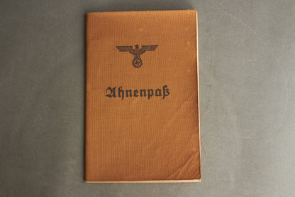WW2 Tysk NSDAP "Ahnenpass" (Stamtavle pas). Original