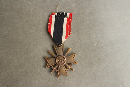 WW2 Tysk Kriegsverdienst Kreuz 2. Klasse m. Sværd. Original.