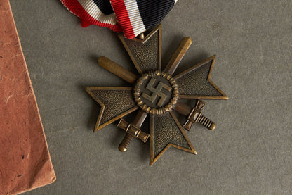 WW2 Tysk Kriegsverdienstkreuz 2. Klasse m. sværd i pose. Original.