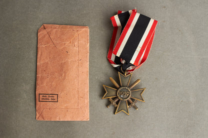 WW2 Tysk Kriegsverdienstkreuz 2. Klasse m. sværd i pose. Original.