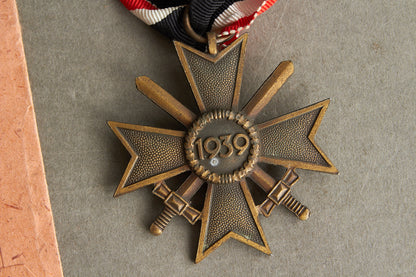 WW2 Tysk Kriegsverdienstkreuz 2. Klasse m. sværd i pose. Original.