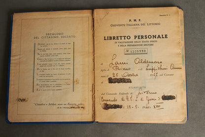 WW2 Italiensk Facist håndbog. Sjælden. Original.