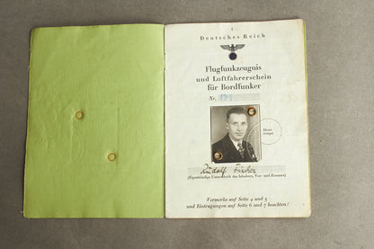 WW2 Tysk Luftwaffe "Flugfunkzeugniz und Luftfahrerschein für Bordfunker". Original.