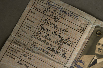 WW2 Tysk "Kennkarte". Pænt udfyldt. Original.