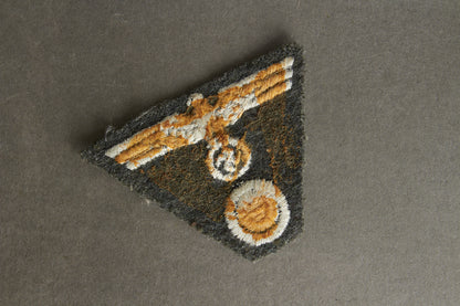 WW2 Tysk Fransk-Lavet M43 Kasket Mærke. Original.
