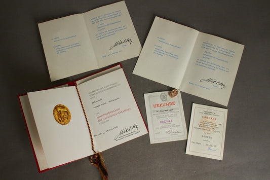 Østtysk DDR Urkunde Gruppe fra samme mand. Original.