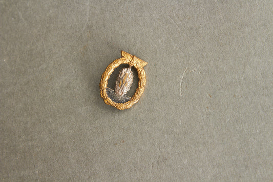 WW2 Tysk Kriegsmarine "Minensucher Kriegsabzeichen" Miniature. I Buntmetal. Original.