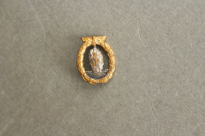 WW2 Tysk Kriegsmarine "Minensucher Kriegsabzeichen" Miniature. I Buntmetal. Original.