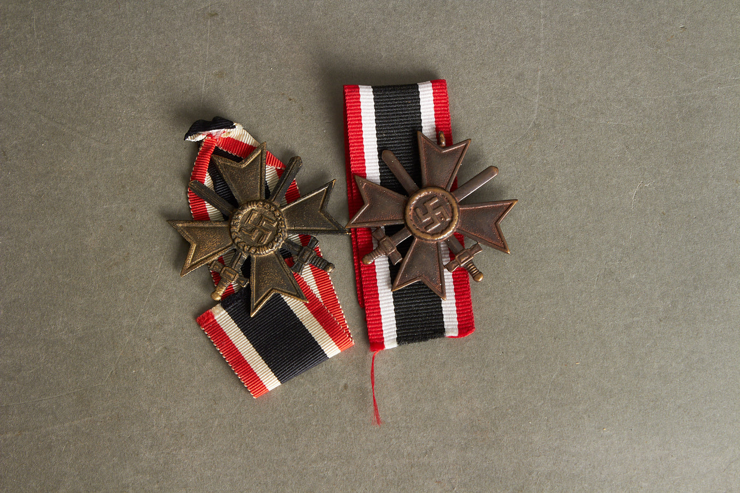 WW2 Tysk KVK Lot. Efterkrigs. Ét bånd er original.