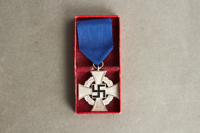 WW2 Tysk Treudienst 25 år Medalje. Toppen af æsken mangler. Original.