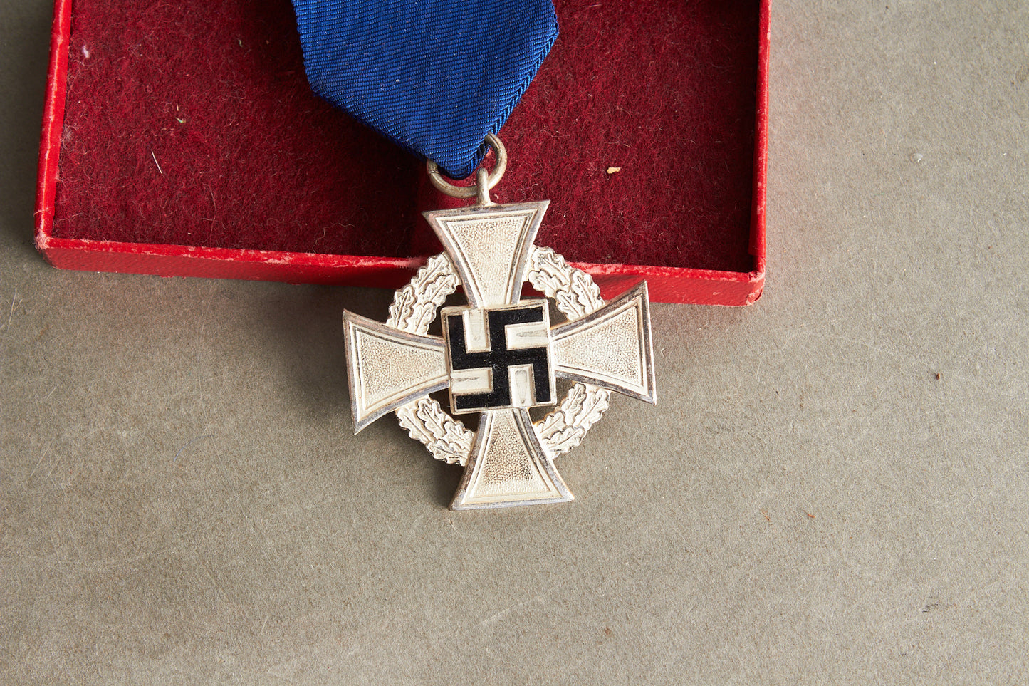 WW2 Tysk Treudienst 25 år Medalje. Toppen af æsken mangler. Original.