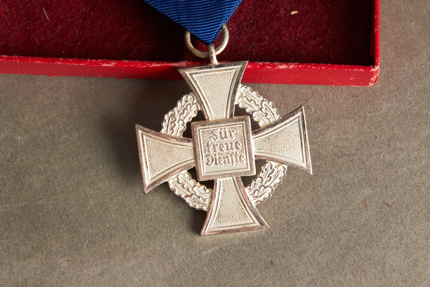 WW2 Tysk Treudienst 25 år Medalje. Toppen af æsken mangler. Original.