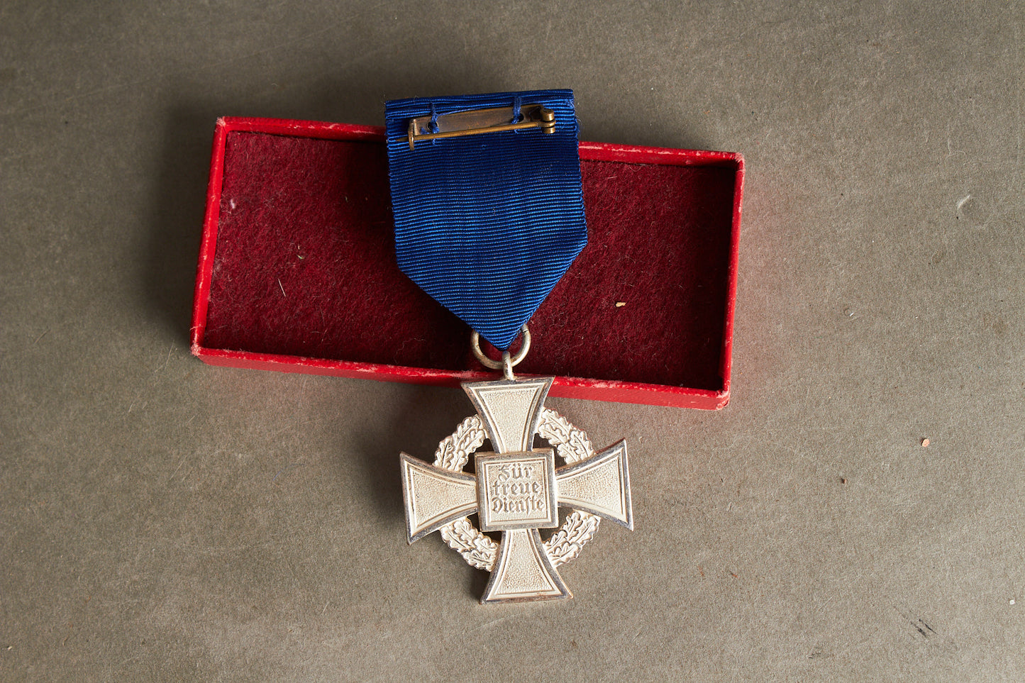 WW2 Tysk Treudienst 25 år Medalje. Toppen af æsken mangler. Original.