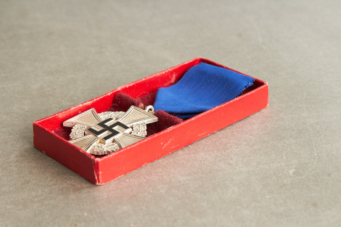 WW2 Tysk Treudienst 25 år Medalje. Toppen af æsken mangler. Original.