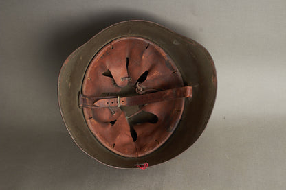 WW2 Dansk Frihedskæmper Hjelm "AMPA" (Amager) "A2" (A-Kompagni, Afsnit 2). Sjælden! Original.