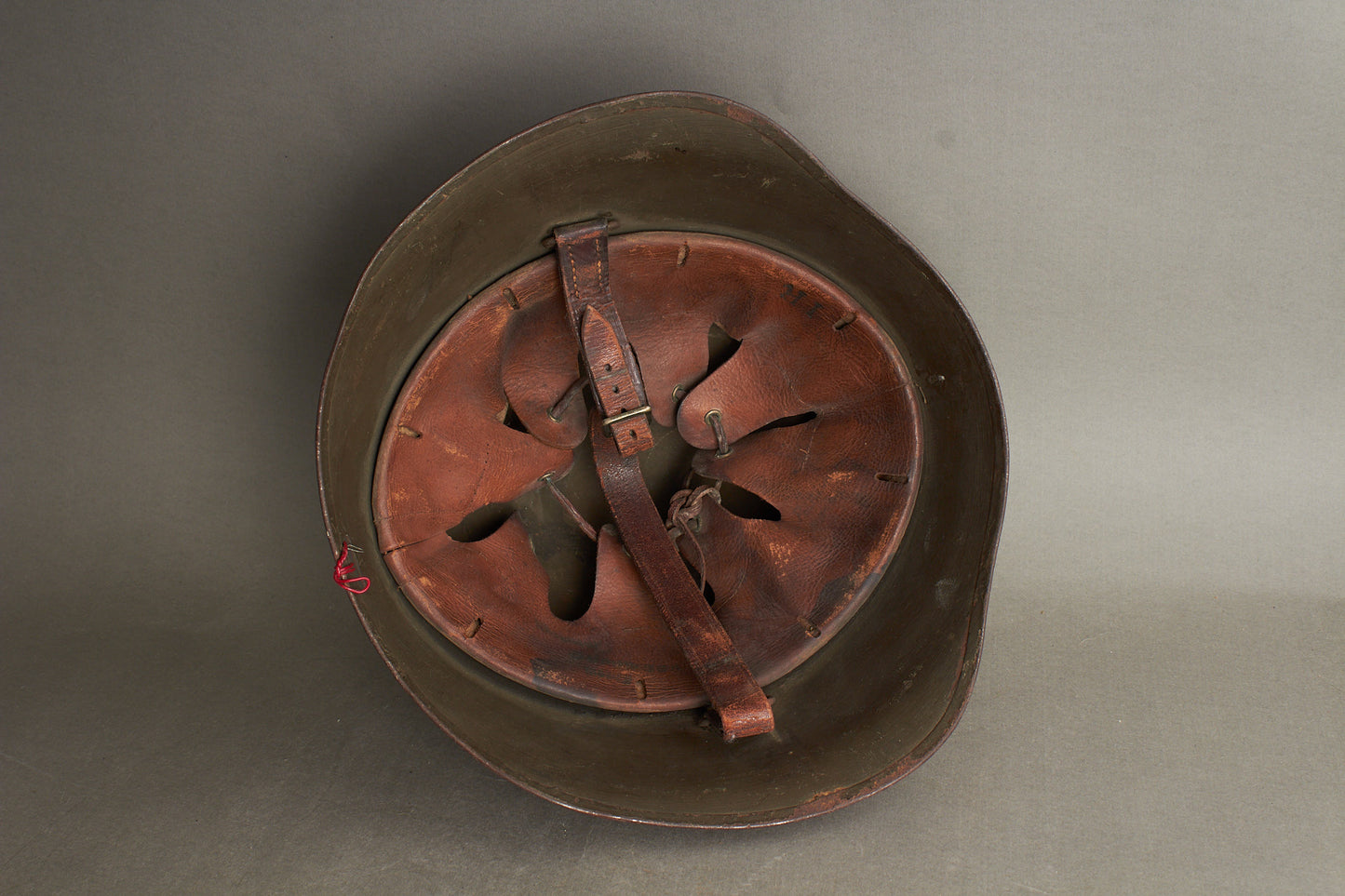WW2 Dansk Frihedskæmper Hjelm "AMPA" (Amager) "A2" (A-Kompagni, Afsnit 2). Sjælden! Original.