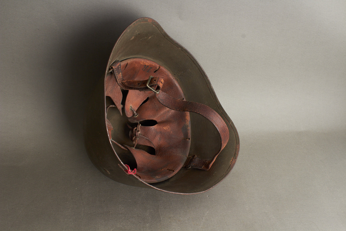 WW2 Dansk Frihedskæmper Hjelm "AMPA" (Amager) "A2" (A-Kompagni, Afsnit 2). Sjælden! Original.