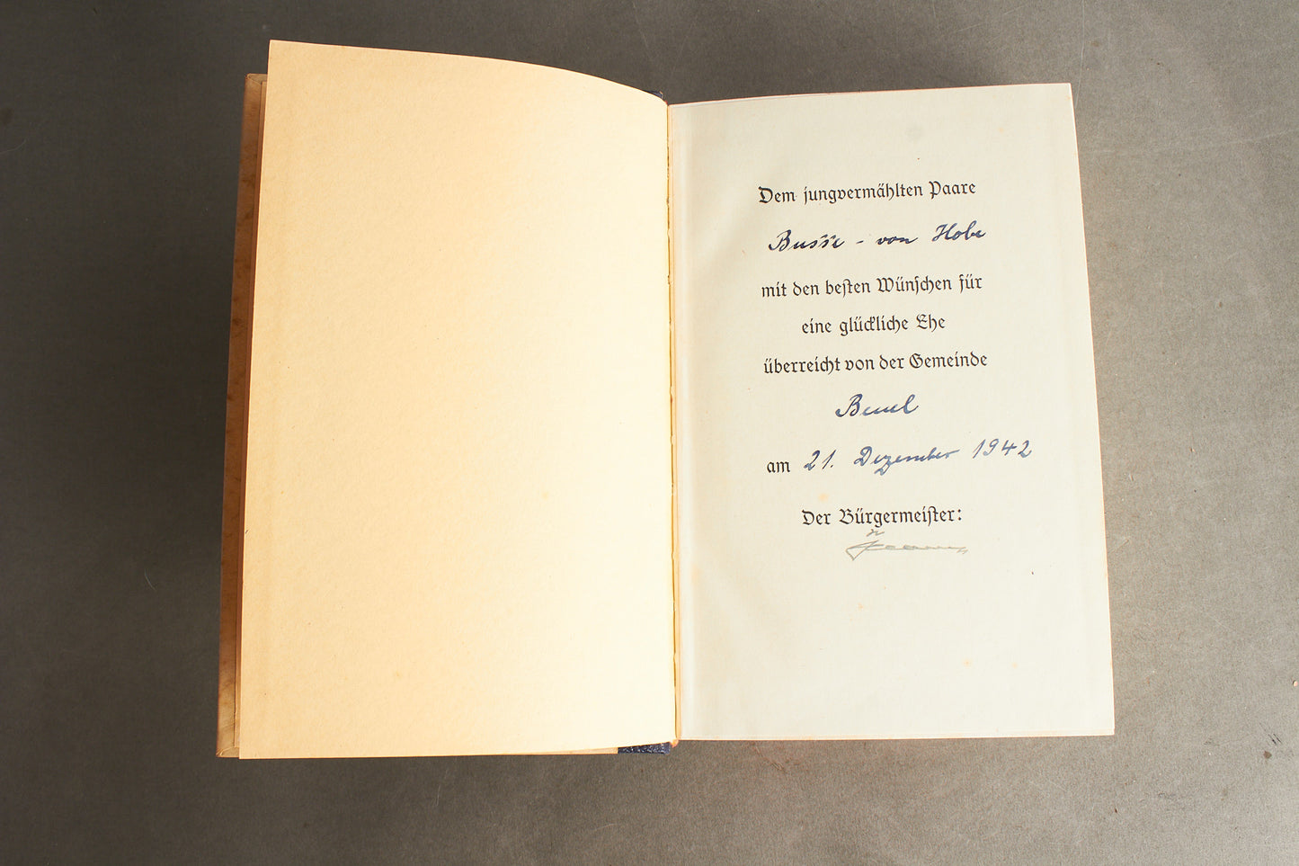 WW2 Tysk Mein Kampf i Bryllupsudgave. Med hilsen fra Borgmesteren. Sjælden. Original.