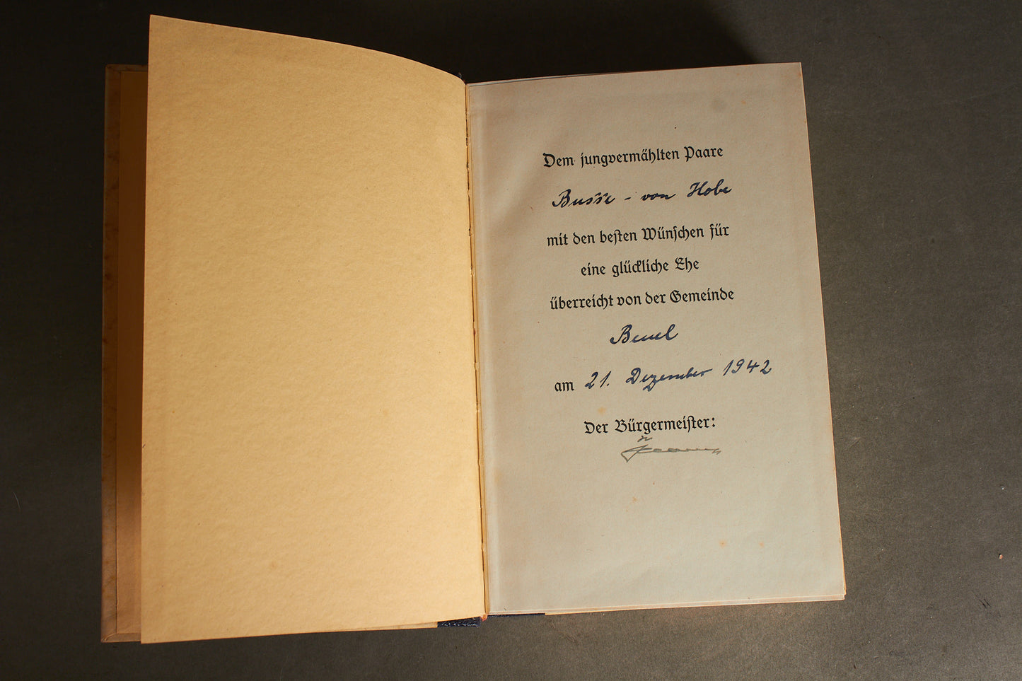 WW2 Tysk Mein Kampf i Bryllupsudgave. Med hilsen fra Borgmesteren. Sjælden. Original.