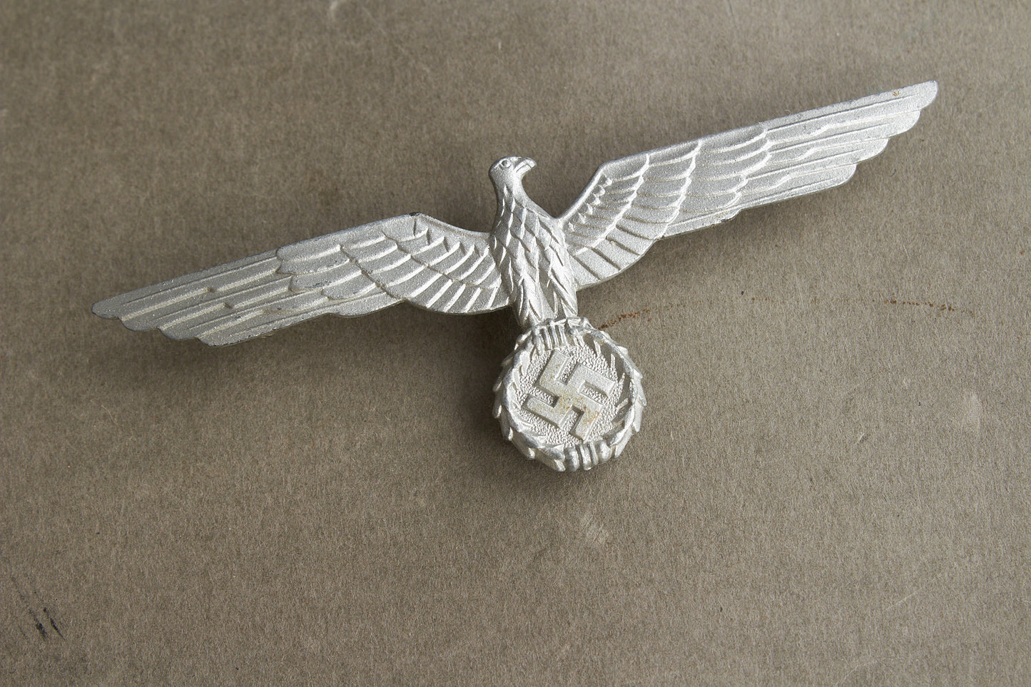 WW2 Tysk Wehrmacht Brystørn til den hvide Sommerjakke. Original.