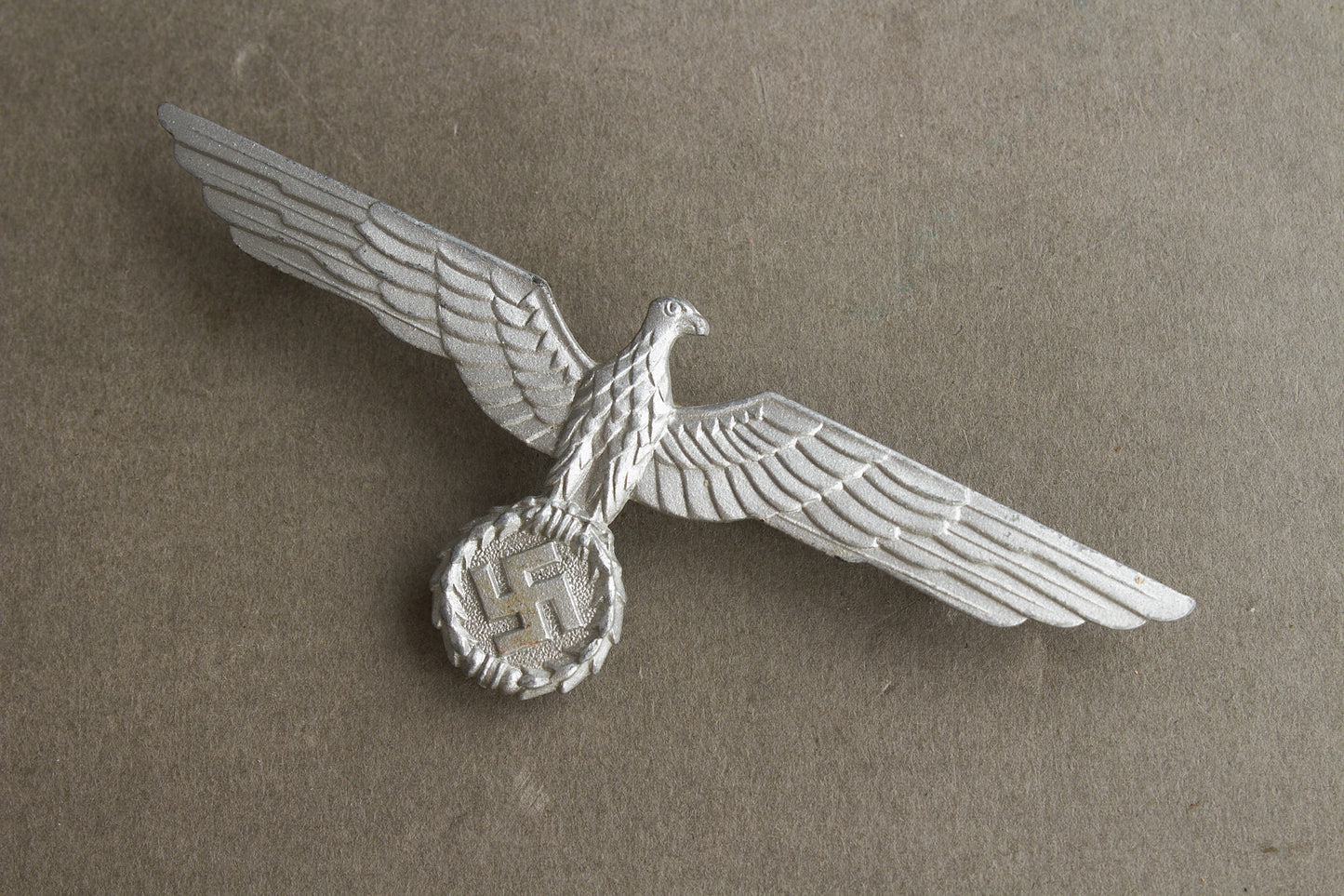 WW2 Tysk Wehrmacht Brystørn til den hvide Sommerjakke. Original.