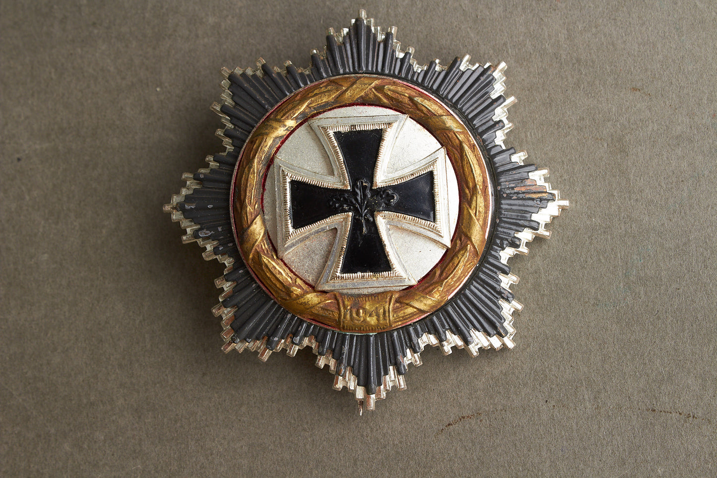 WW2 Tysk DKiG (Deutsches Kreuz in Gold) 1957-model. Original.