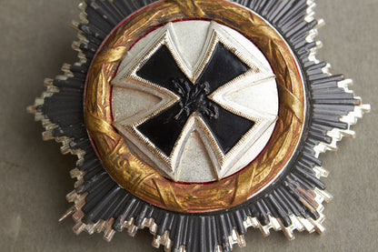 WW2 Tysk DKiG (Deutsches Kreuz in Gold) 1957-model. Original.