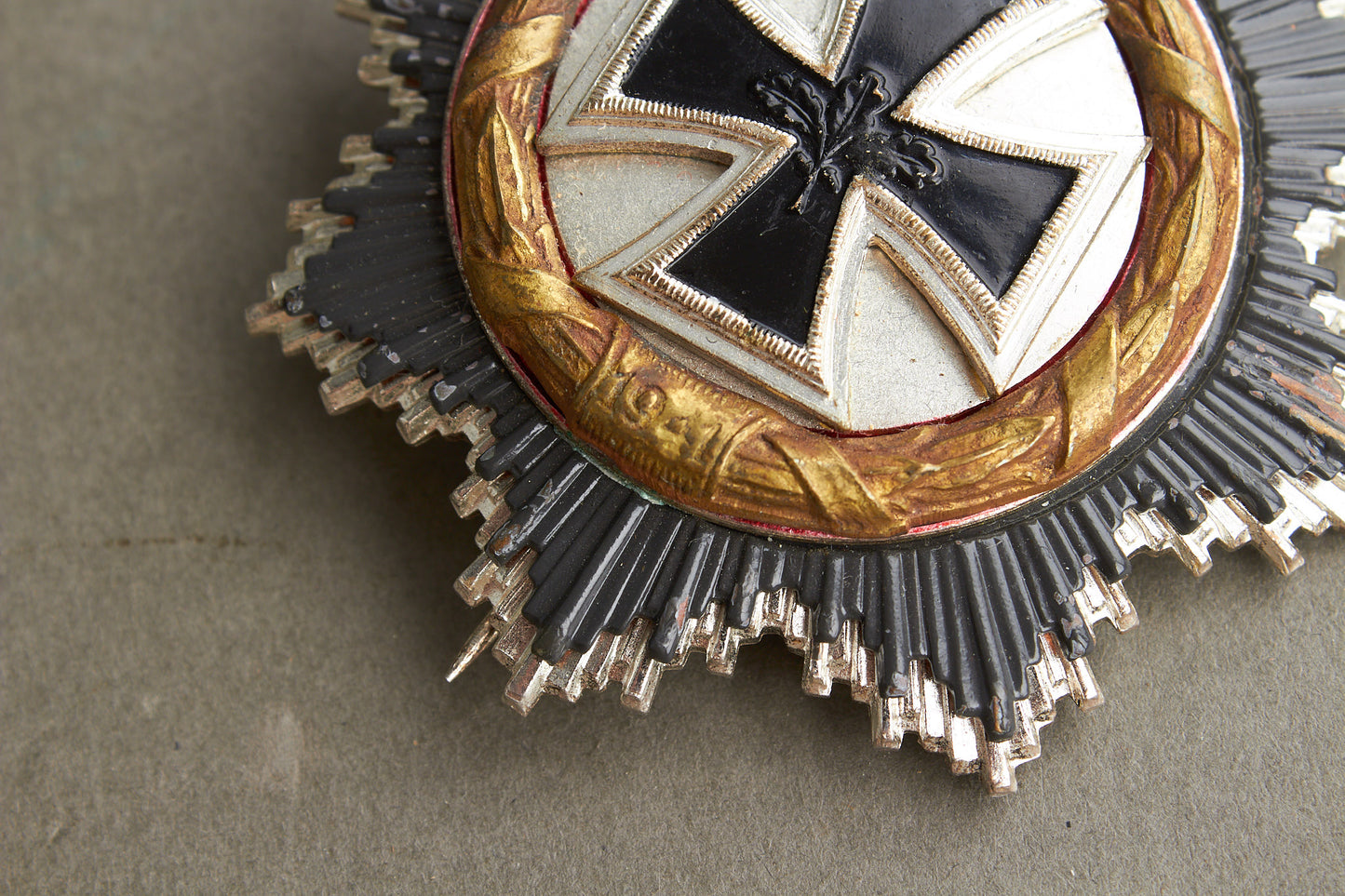 WW2 Tysk DKiG (Deutsches Kreuz in Gold) 1957-model. Original.