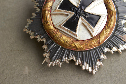 WW2 Tysk DKiG (Deutsches Kreuz in Gold) 1957-model. Original.