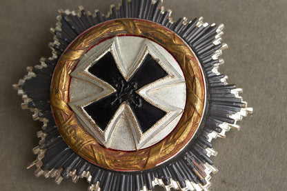 WW2 Tysk DKiG (Deutsches Kreuz in Gold) 1957-model. Original.